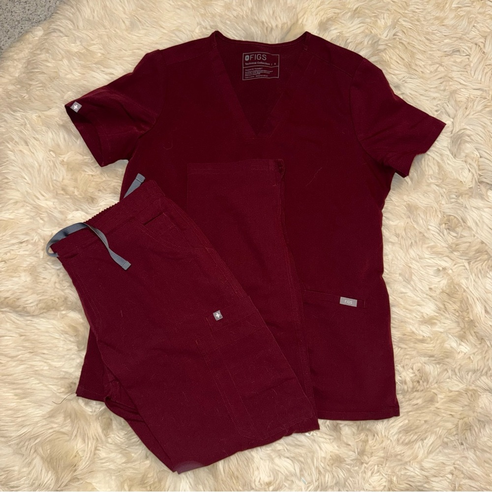 Women’s Figs S & S Petite SET in Burgundy